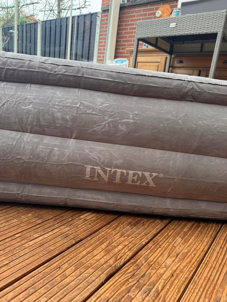 Zelfopblaasbaar Intex Luchtbed met Ingebouwde Pomp, Caravans en Kamperen, Luchtbedden, Ophalen, Ingebouwde pomp, Gebruikt, 1-persoons