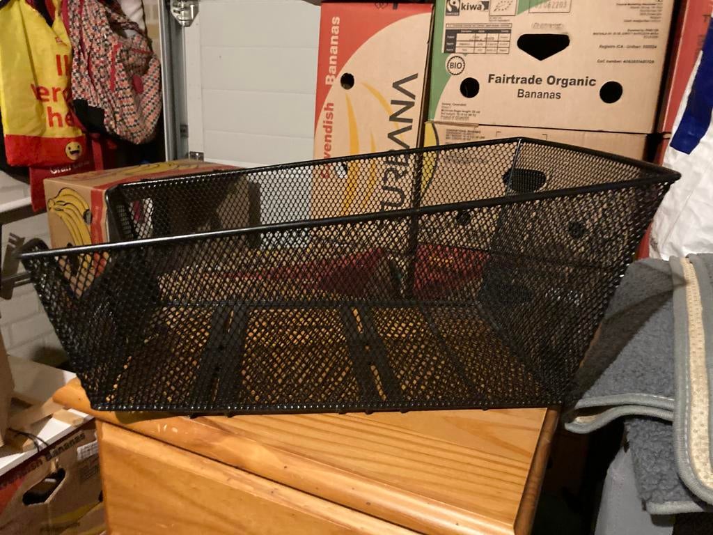 IJzer boodschappen mandje achter op de fiets, Ophalen of Verzenden, Zo goed als nieuw