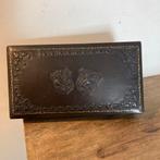 Oud Frans houten kistje met leder, bloemen en wapenschild, Ophalen of Verzenden