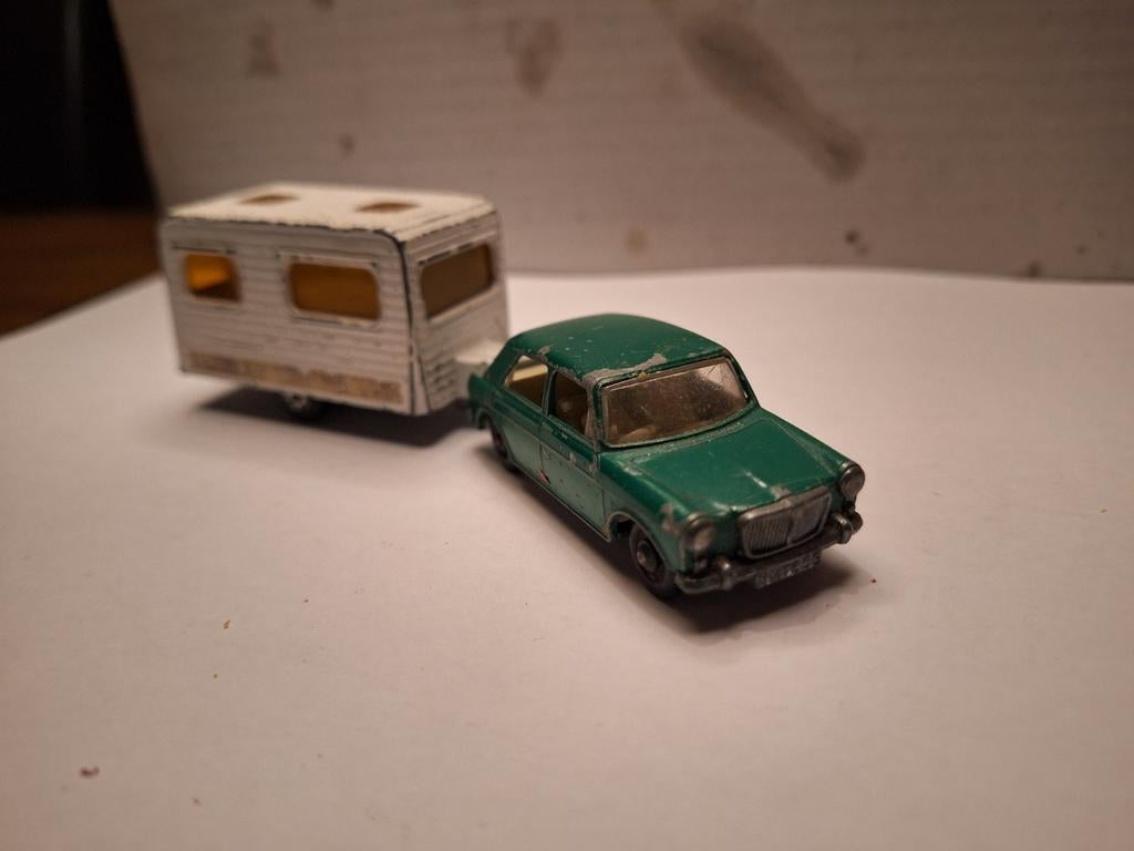 Morris 1100 met Caravan 1:63, Ophalen of Verzenden, Auto