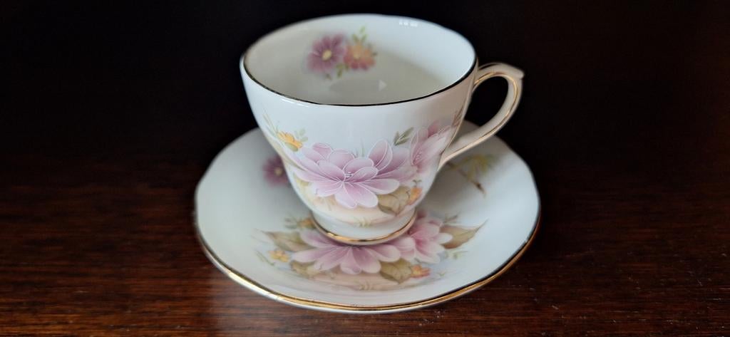 Duchess kop en schotel met bloemmotief, Ophalen