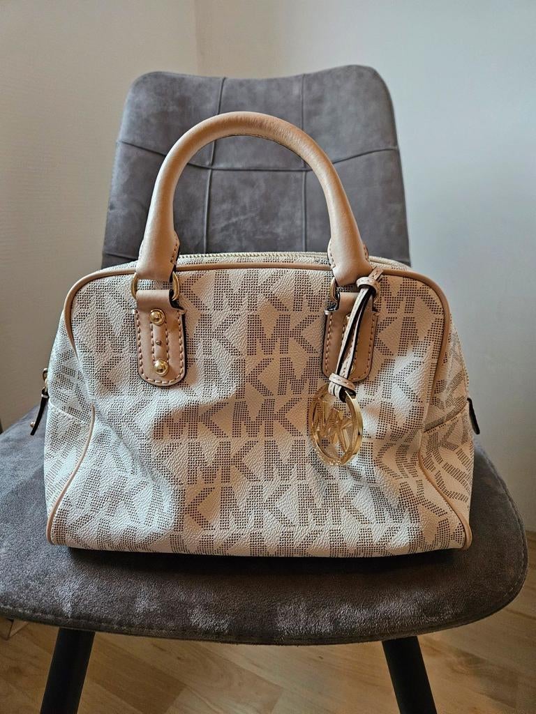 Michael Kors handtas met schouderband, Ophalen of Verzenden, Zo goed als nieuw, Beige, Handtas