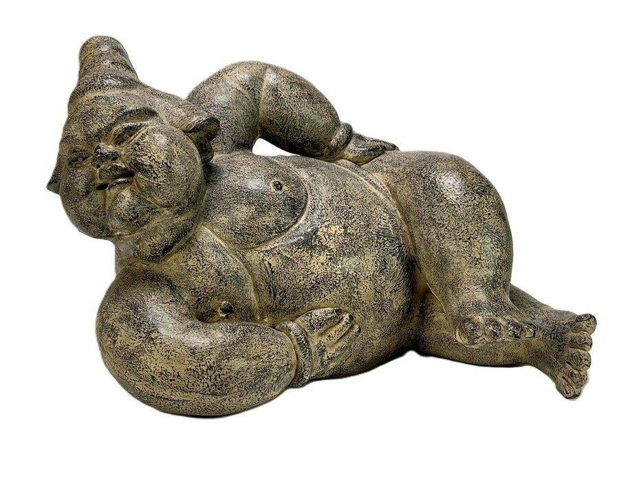 1031. Keramiek beeld - liggende sumoworstelaar, ca. 1980