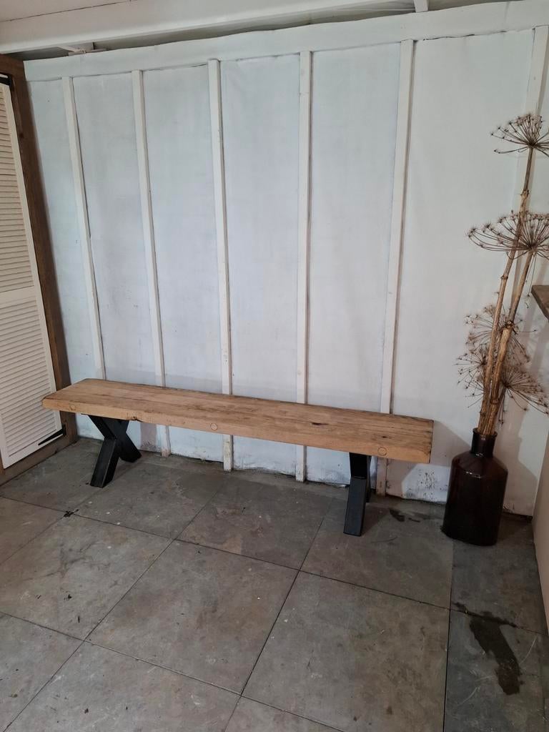 Eiken bank met metalen x onderstel tuinbank, Ophalen, 125 cm of meer, Industrieel, Landelijk, Zo goed als nieuw