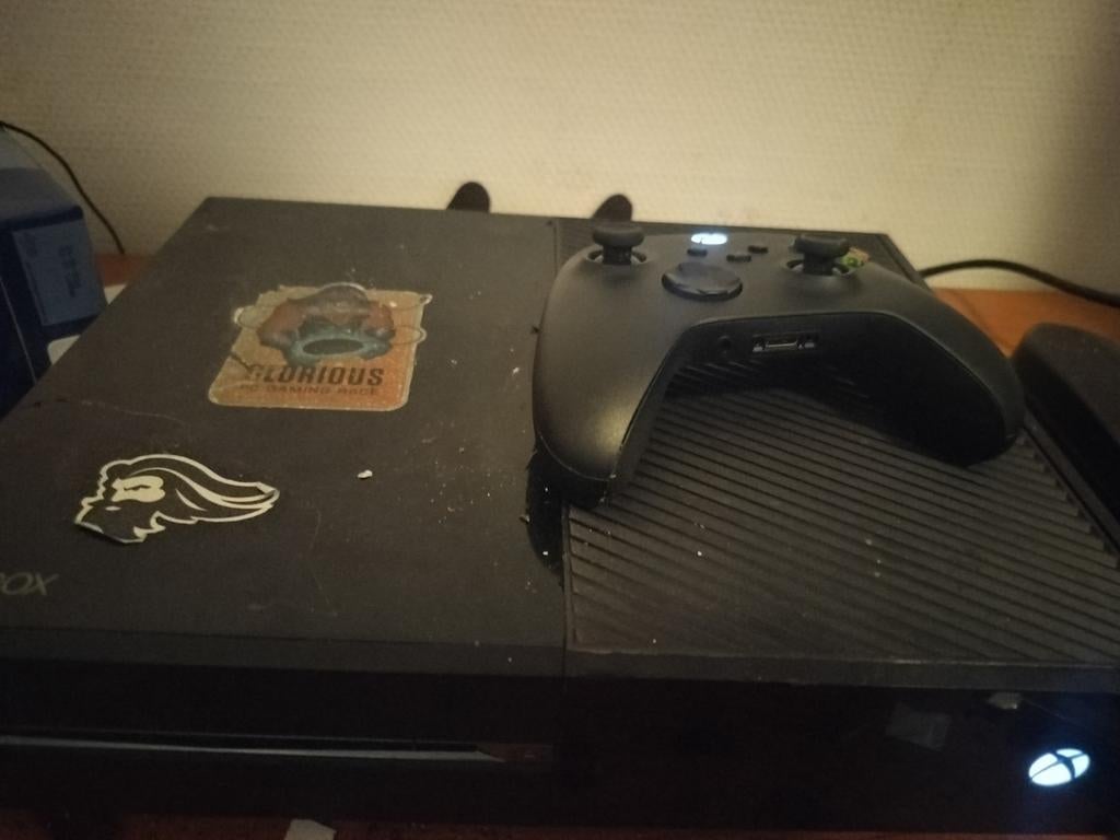 Xbox One console met controller, Spelcomputers en Games, Spelcomputers | Xbox One, Ophalen, Xbox One, Met 1 controller, 500 GB