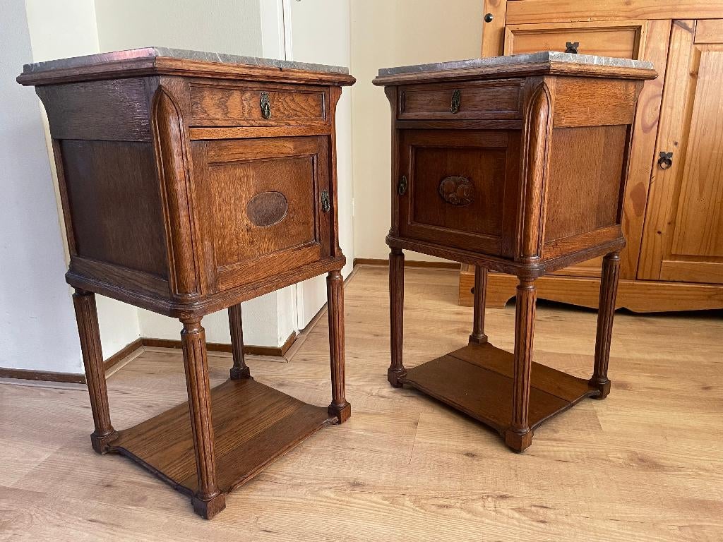 Set van 2 antieke nachtkastjes, kastjes met marmer blad, Huis en Inrichting, Slaapkamer | Nachtkastjes, Ophalen, Minder dan 45 cm