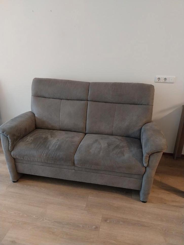 Comfortabele 2-zitsbank in grijze stof, Huis en Inrichting, Banken | Sofa's en Chaises Longues, Gebruikt, Tweepersoons, 150 tot 200 cm