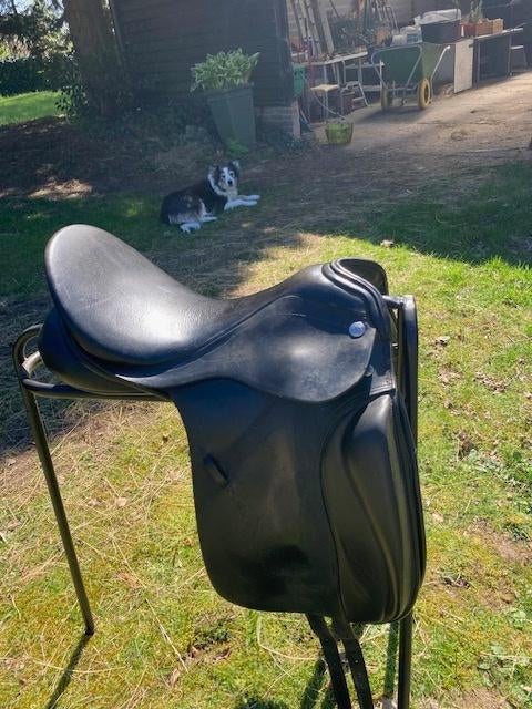 Zaldi zadel speciaal voor korte rug, 17,5 inch, Dieren en Toebehoren, Ophalen, Gebruikt, Dressuur