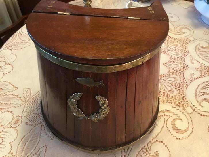 Antieke houten vis koffer met messing details, Dieren en Toebehoren, Vissen | Aquaria en Toebehoren, Ophalen