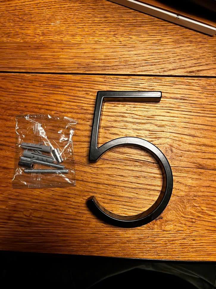 Modern huisnummer 5, Ophalen of Verzenden, Zo goed als nieuw