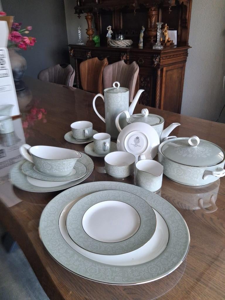 Engels Servies, Ophalen