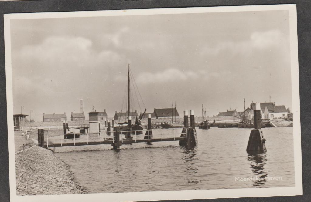 moerdijk haven met schip, Verzamelen, Ansichtkaarten | Nederland, Verzenden, 1940 tot 1960, Gelopen, Noord-Brabant