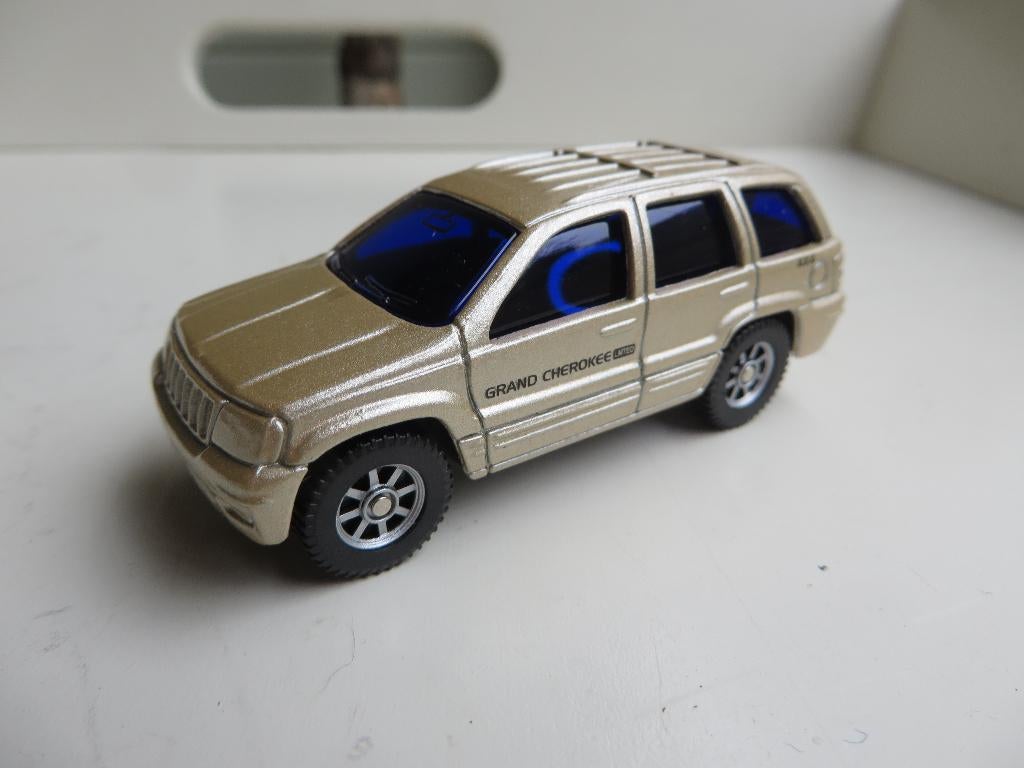 Maisto Jeep Grand Cherokee, Hobby en Vrije tijd, Ophalen of Verzenden, Zo goed als nieuw, Auto