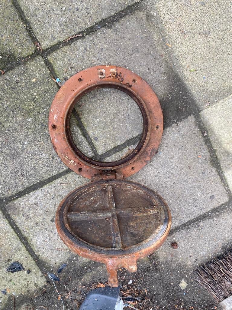 Robuste stalen patrijspoort, Ophalen of Verzenden, Zo goed als nieuw