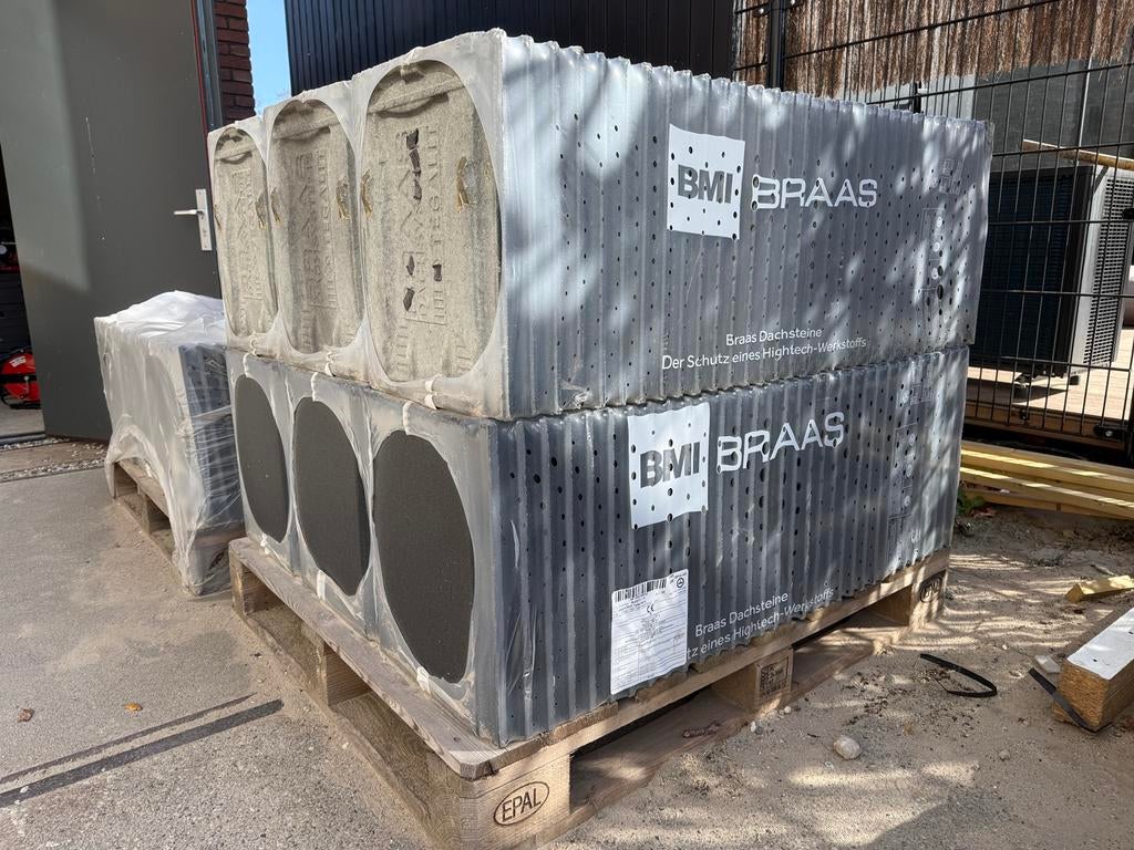 Dakpannen monier tegalit diepzwart (270x), Ophalen, Steen of Klei, Zwart, Zo goed als nieuw