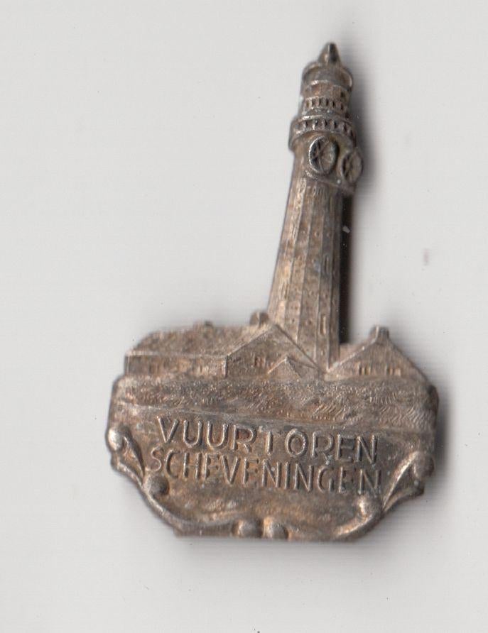 alleen schildje (geen naald) Vuurtoren Scheveningen speldje, Verzamelen, Speldjes, Pins en Buttons, Gebruikt, Niet vindbaar, Niet vindbaar