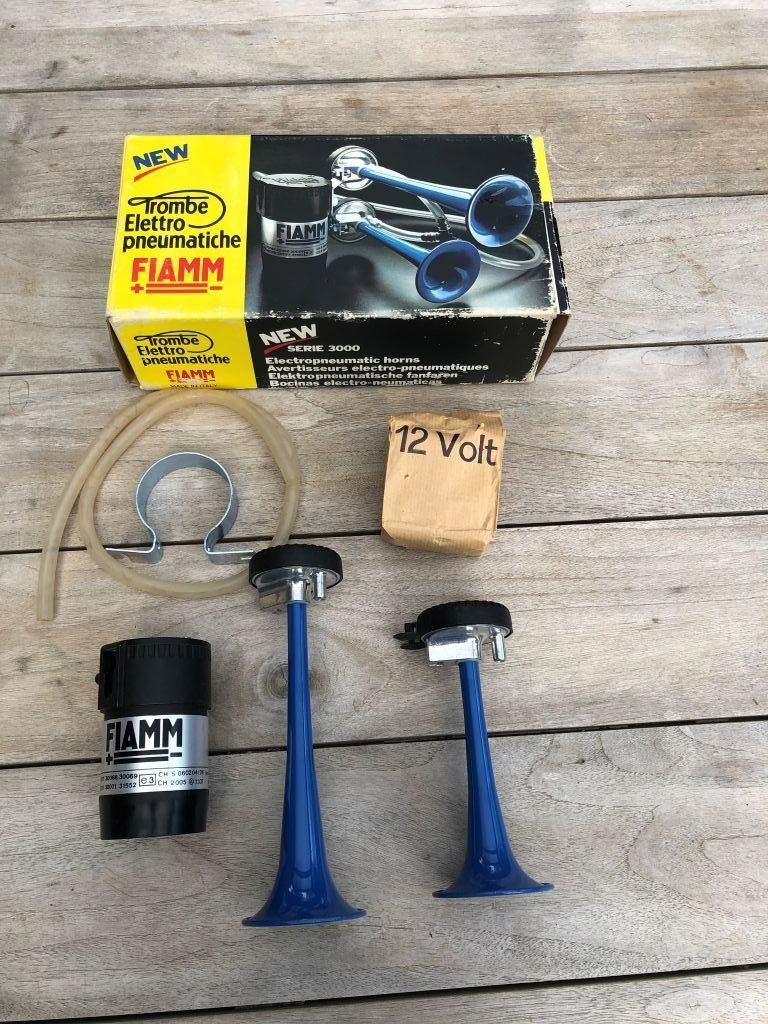 oldtimer FIAMM set blauwe luchthoorns NOS  !!, Verzenden, Nieuw