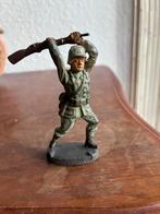 Elastolin soldaat slaat met geweer, Antiek en Kunst, Ophalen of Verzenden