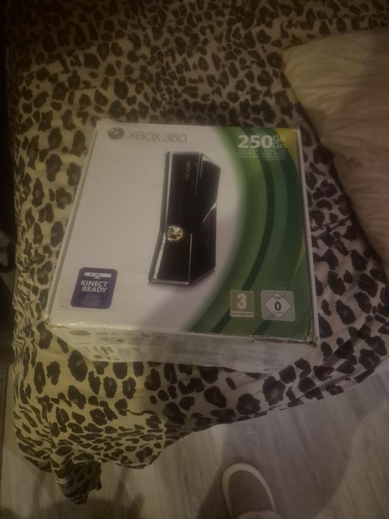 Xbox 360 250GB NIEUW., Spelcomputers en Games, Spelcomputers | Xbox 360, Ophalen of Verzenden, 250 GB, Zonder controller