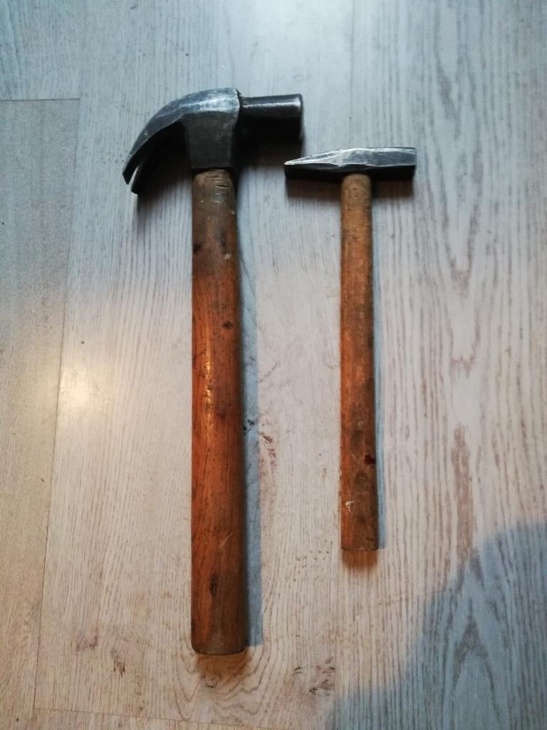 2 goede hamers (1 Kleine bankhamer 1 Timmermans hamer), Ophalen of Verzenden, Gebruikt