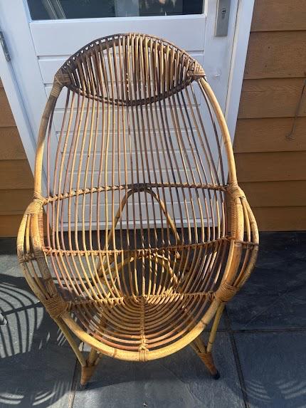 vintage rotan "Ei" stoel stijl van Rohe Noordwolde)., Gebruikt, Bruin, Riet of Rotan, Ophalen of Verzenden
