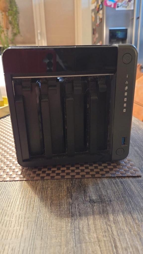 Qnap TS-453D- 4-bay opslagserver, Computers en Software, NAS, Zo goed als nieuw, Ophalen of Verzenden