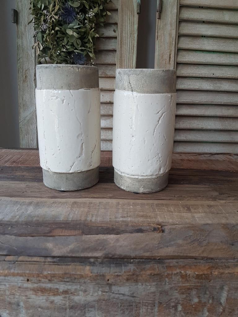 2 stoer en sobere bloempotten in zeer nette staat, Rond, Ophalen of Verzenden, Zo goed als nieuw, Balkon