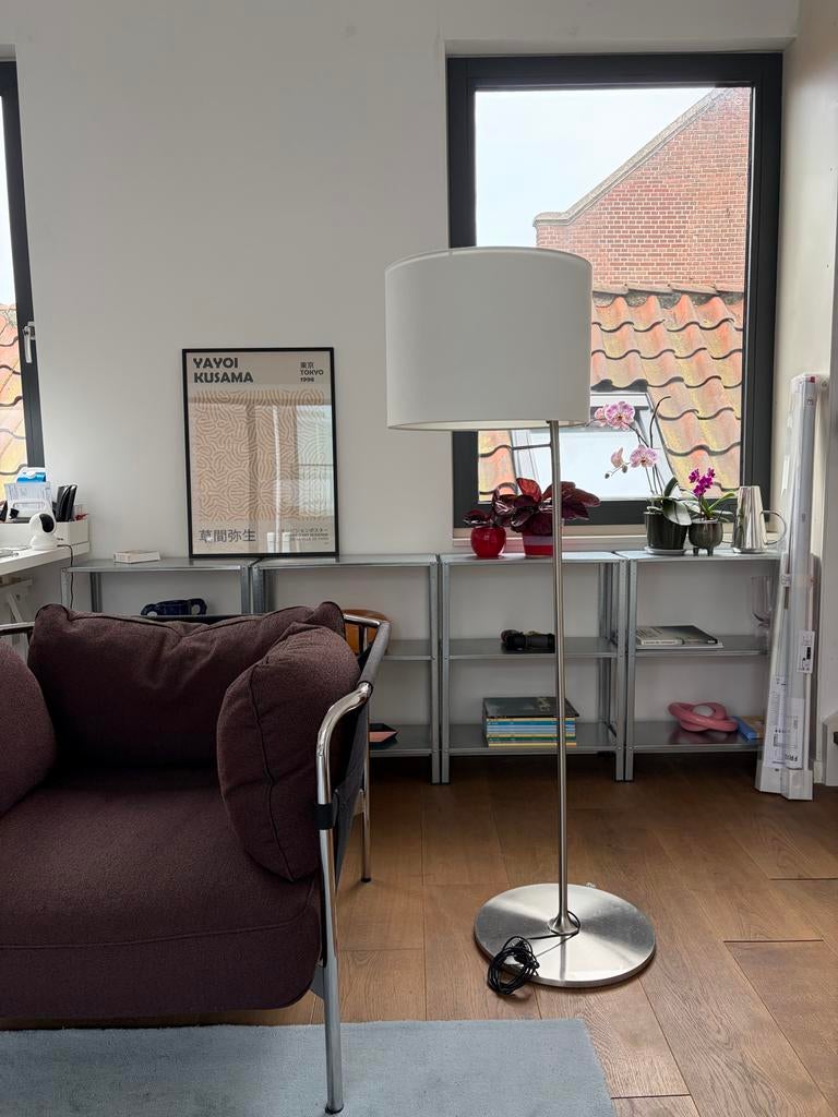 Design Vloerlamp met witte kap en steel voet, Ophalen, Gebruikt, Metaal, 150 tot 200 cm