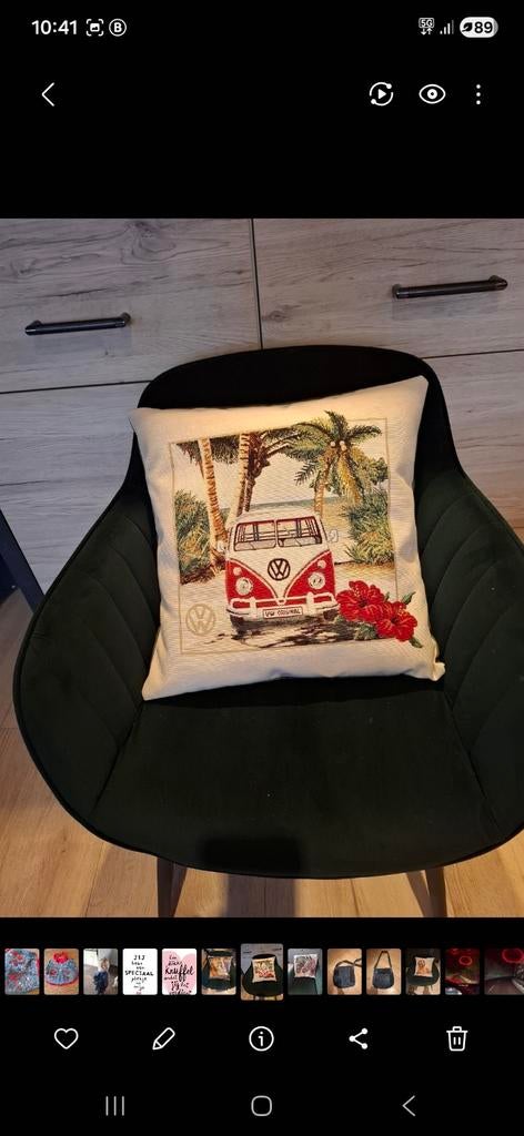 VW Bus Kussen - Decoratief Kussen met Hippie Bus, Ophalen of Verzenden, Zo goed als nieuw, Vierkant