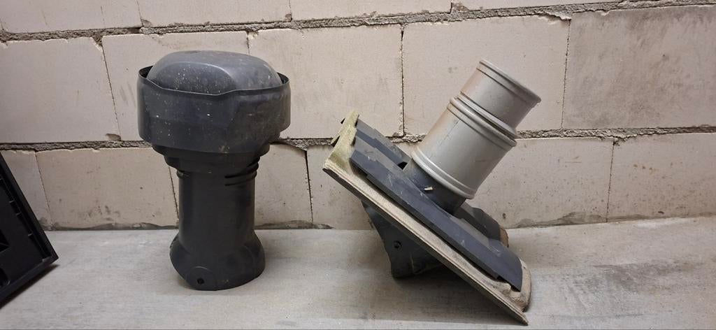 Dakpan met dakdoorvoer - Ventilatie of afvoer, Doe-het-zelf en Verbouw, Dakpannen en Dakbedekking, Ophalen, Kunststof, Zwart, Overige typen