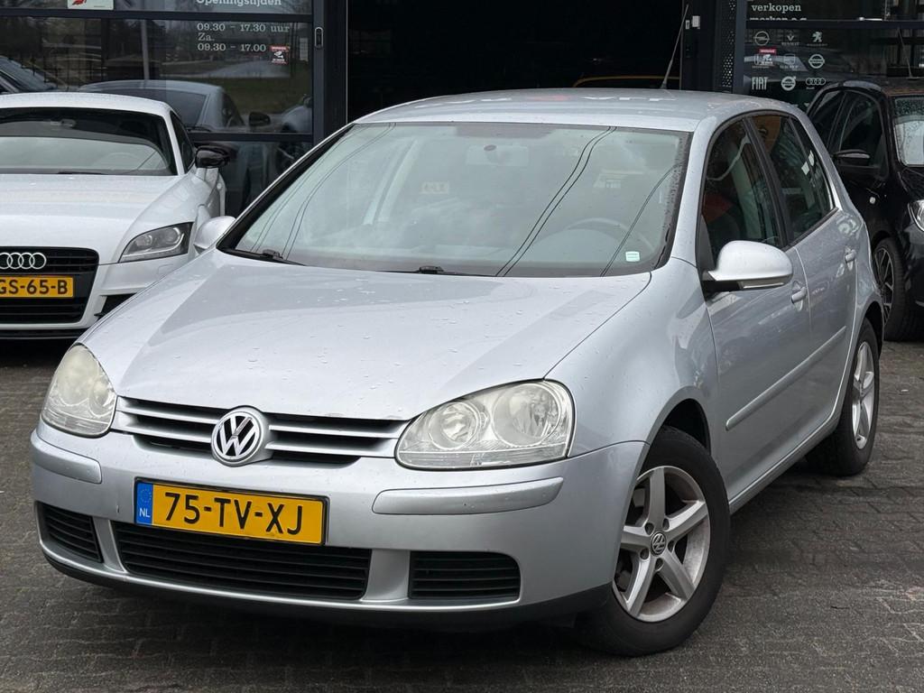 Volkswagen Golf 1.6 FSI Optive 3 MOTORREVISIE GEHAD/CARPLAY/, Voorwielaandrijving, Gebruikt, Zwart, 4 cilinders