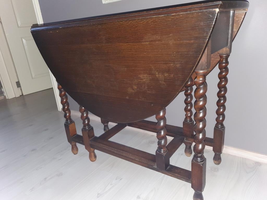 Hangoortafeltje, Ophalen