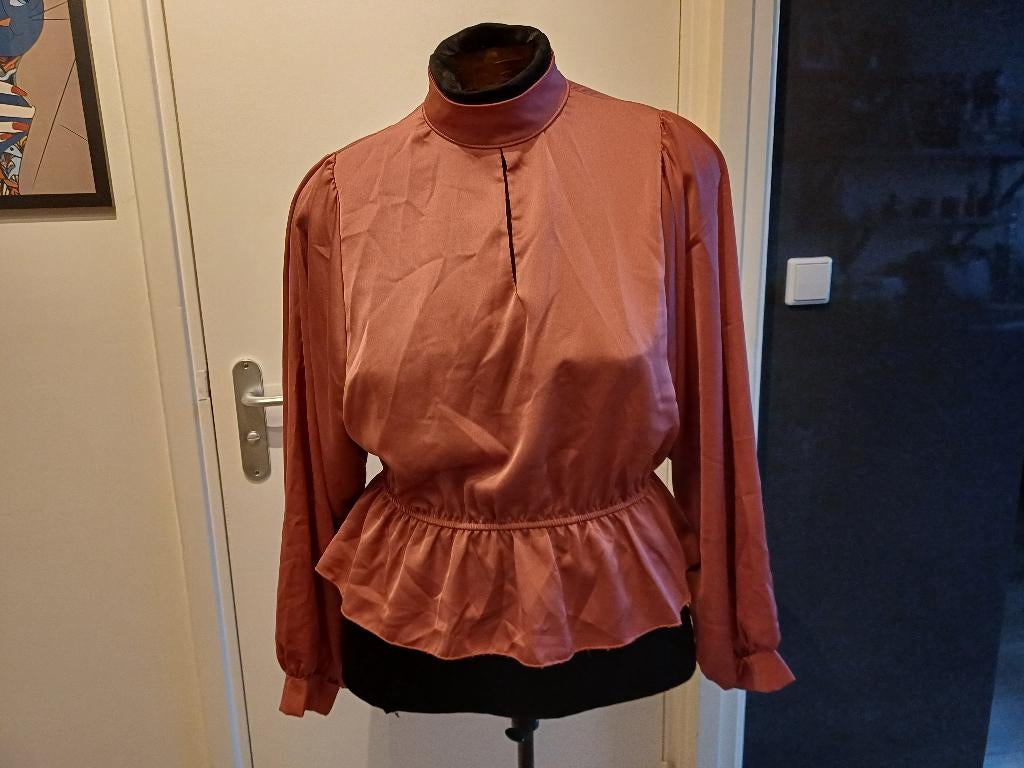 zgan cognac kleurige glans bloes Most Wanted mt S, Kleding | Dames, Blouses en Tunieken, Maat 38/40 (M), Bruin, Ophalen of Verzenden