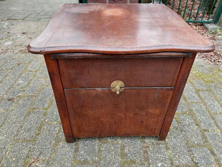 Antiek 19e eeuws mahonie kamergemak met stromend water., Antiek en Kunst, Antiek | Woonaccessoires, Ophalen