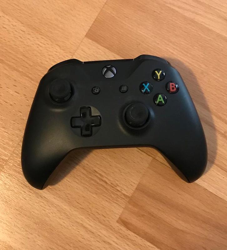 Xbox One controller V2, Spelcomputers en Games, Spelcomputers | Xbox | Accessoires, Zo goed als nieuw, Xbox Original, Controller