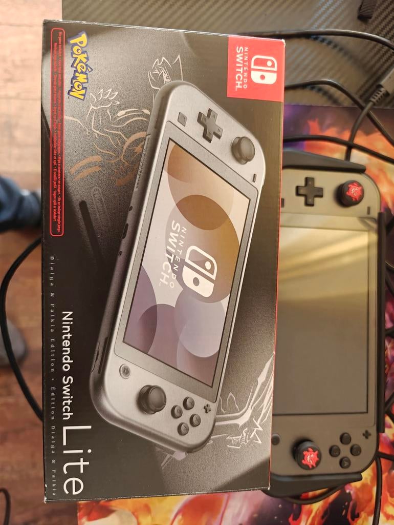Nintendo Switch Lite Palkia Dialga Editie + Doos & Extra's, Ophalen of Verzenden, Grijs, Zo goed als nieuw, Met beschermhoes of tas