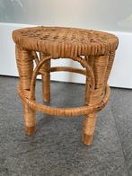 Retro klein rotan pitriet krukje verhoging display vintage, Ophalen of Verzenden