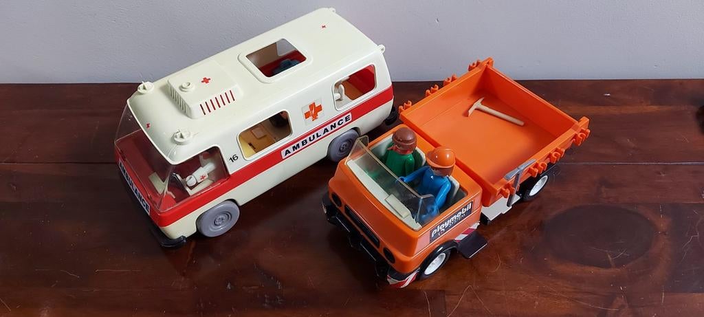 Vintage playmobil ambulance poppetjes en kiepwagen 1977, Ophalen of Verzenden, Gebruikt
