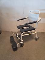 Postoel / douchestoel op wielen, Ophalen