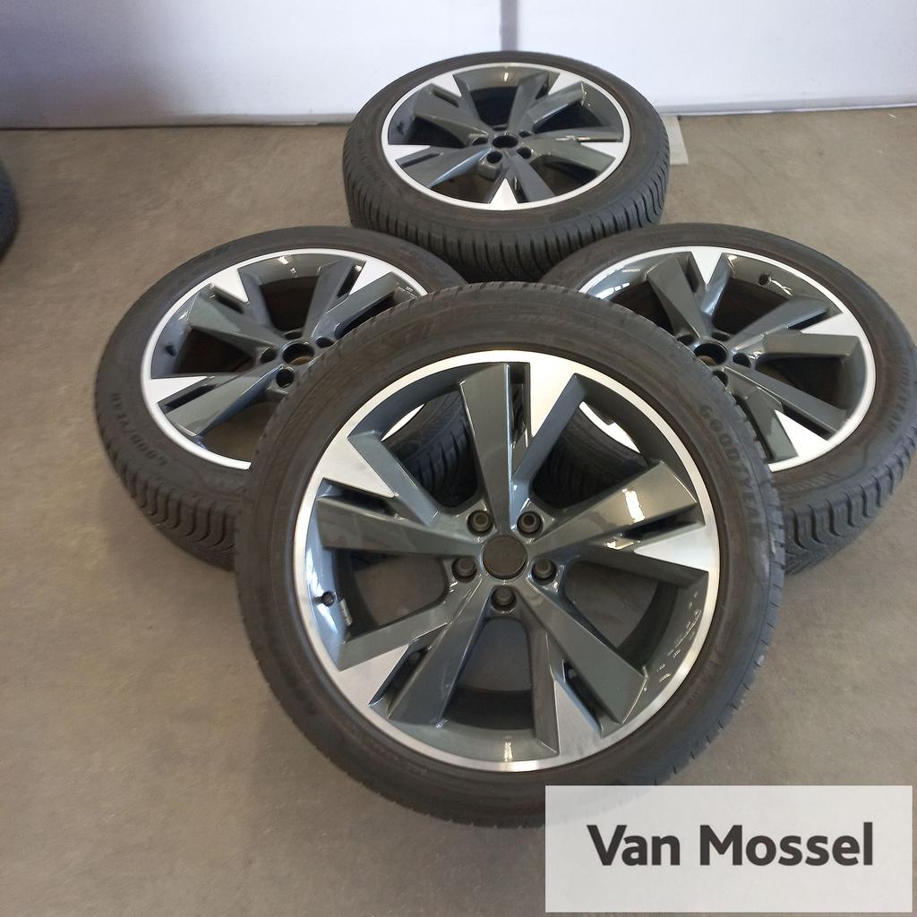 Audi Q4 Goodyear Vector 4 Season 235/50/R20 104T, Gebruikt, -, -, Banden en Velgen