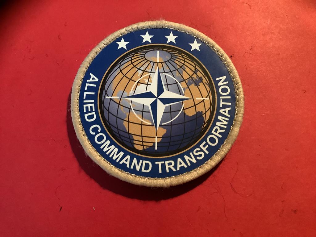 Badge vanAllied Command Transf, Mation, Ophalen of Verzenden, Landmacht, Nederland, Embleem of Badge