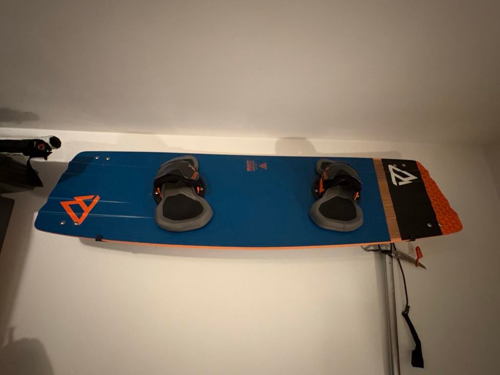 Brunotti Youri Pro kite board 140x42 cm, Twintip, Ophalen, Gebruikt, Kiteboard