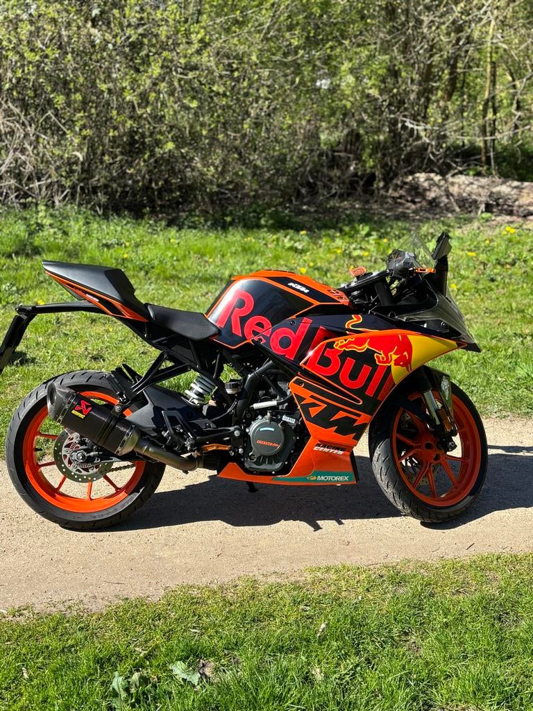 Red Bull KTM RC125 2019 Akrapovič A1, Motoren, Motoren | KTM, Sportuitlaat, Gebruikt, 11 kW of minder, Handgeschakeld