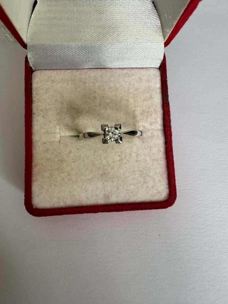 14 KRT.WIT GOUDEN SOLITAIR RING MET DIAMANT VAN 0,18 CT, Wit, Ophalen of Verzenden, Met edelsteen, Dame