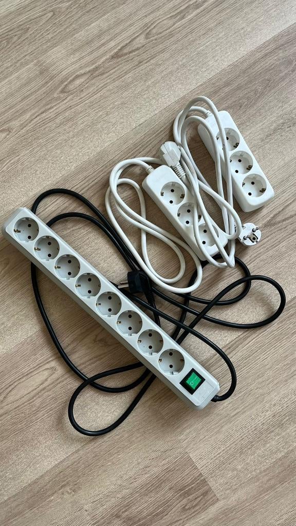 stekkerdoos 8/stekkerdoos 3 (multi socket), Ophalen, Zo goed als nieuw, Stekker