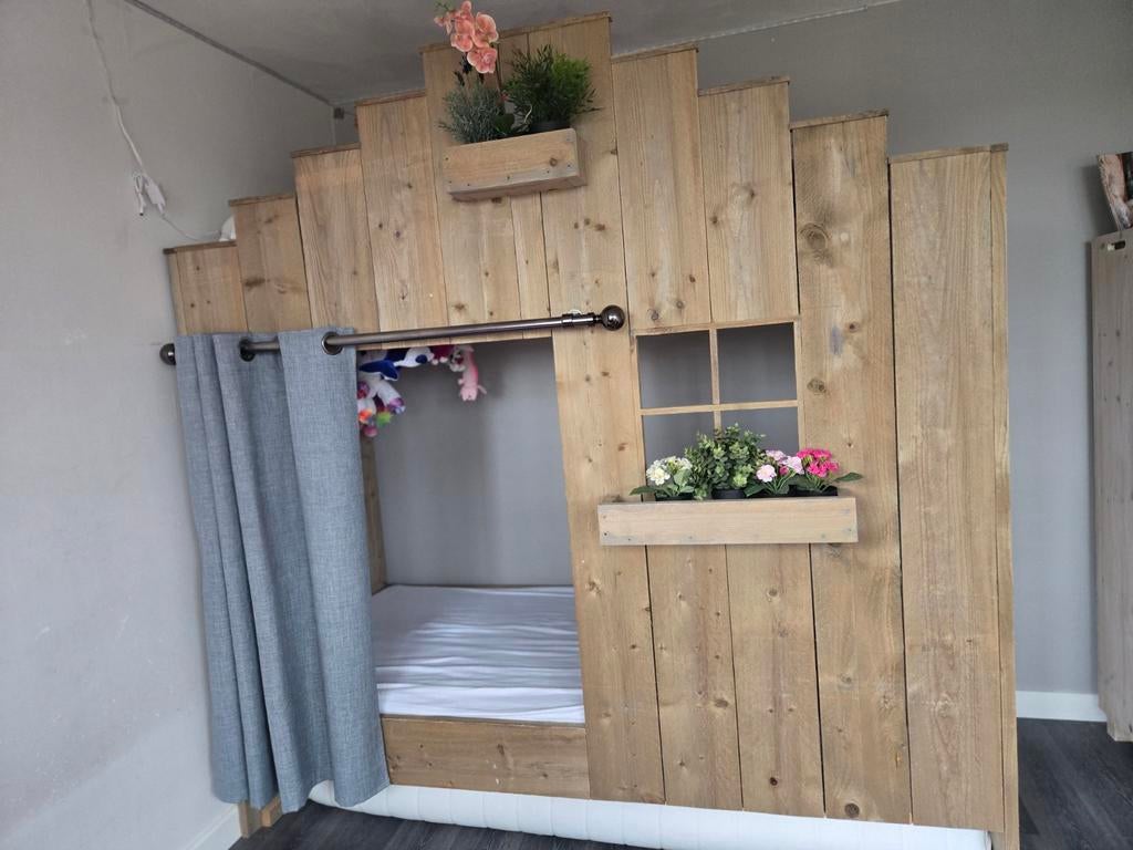 Uniek Steigerhouten Stapelbed Zaans Huisje - Handgemaakt, Ophalen, 85 tot 100 cm, Zo goed als nieuw, Hoogslaper of Stapelbed