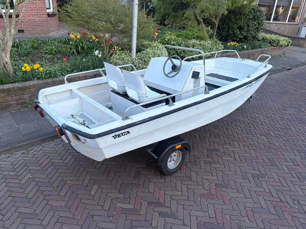 Vega consoleboot boston whaler motorboot met kalf trailer., Watersport en Boten, Ophalen, Minder dan 1500 kg, Gebruikt, Overige typen