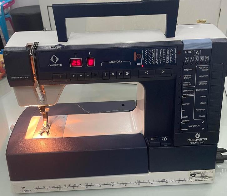 Naaimachine Husqvarna prisma 980, Hobby en Vrije tijd, Naaimachines en Toebehoren, Zo goed als nieuw, Naaimachine, Husqvarna, Ophalen
