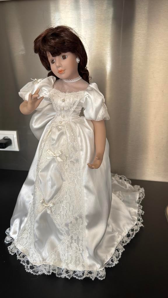 Porseleinen Pop bruid, Verzamelen, Poppen, Ophalen of Verzenden, Gebruikt, Accessoires