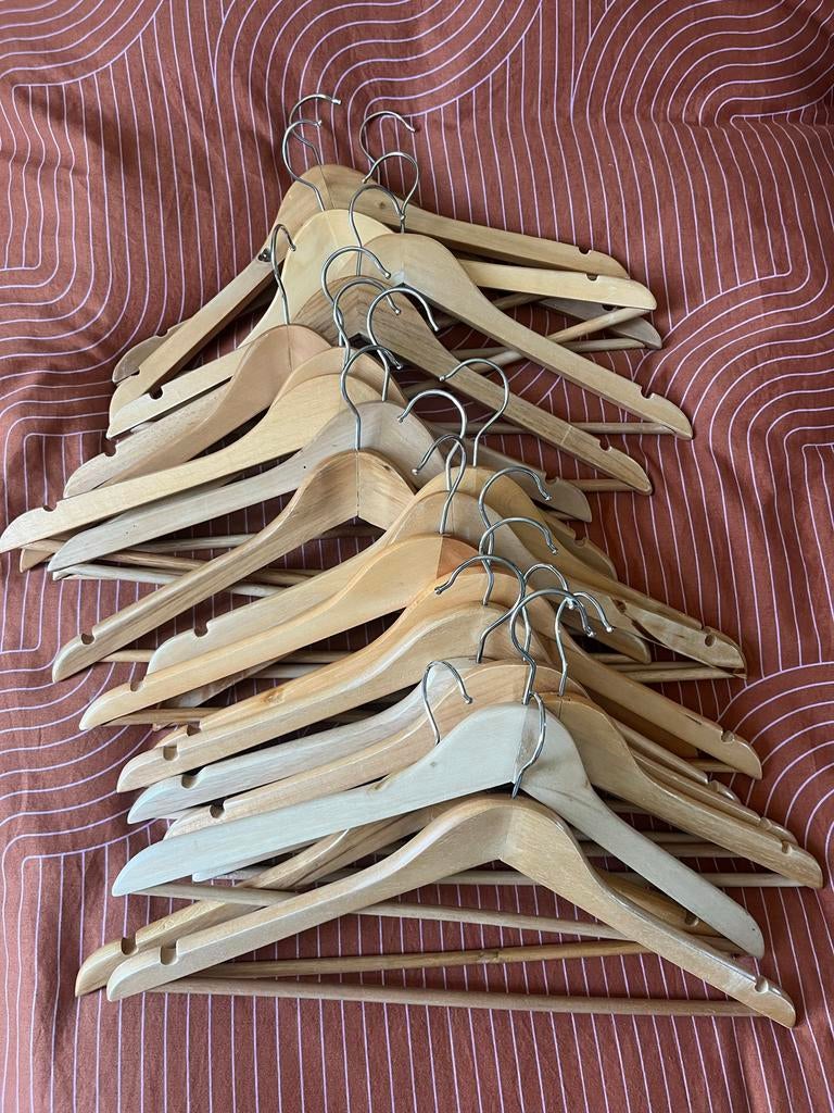 21 Houten kleerhangers, Kleding | Dames, Kledinghangers, Ophalen, Gebruikt, Hout, Kinderen en Volwassenen